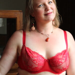 Soutien gorge emboitant en dentelle rouge