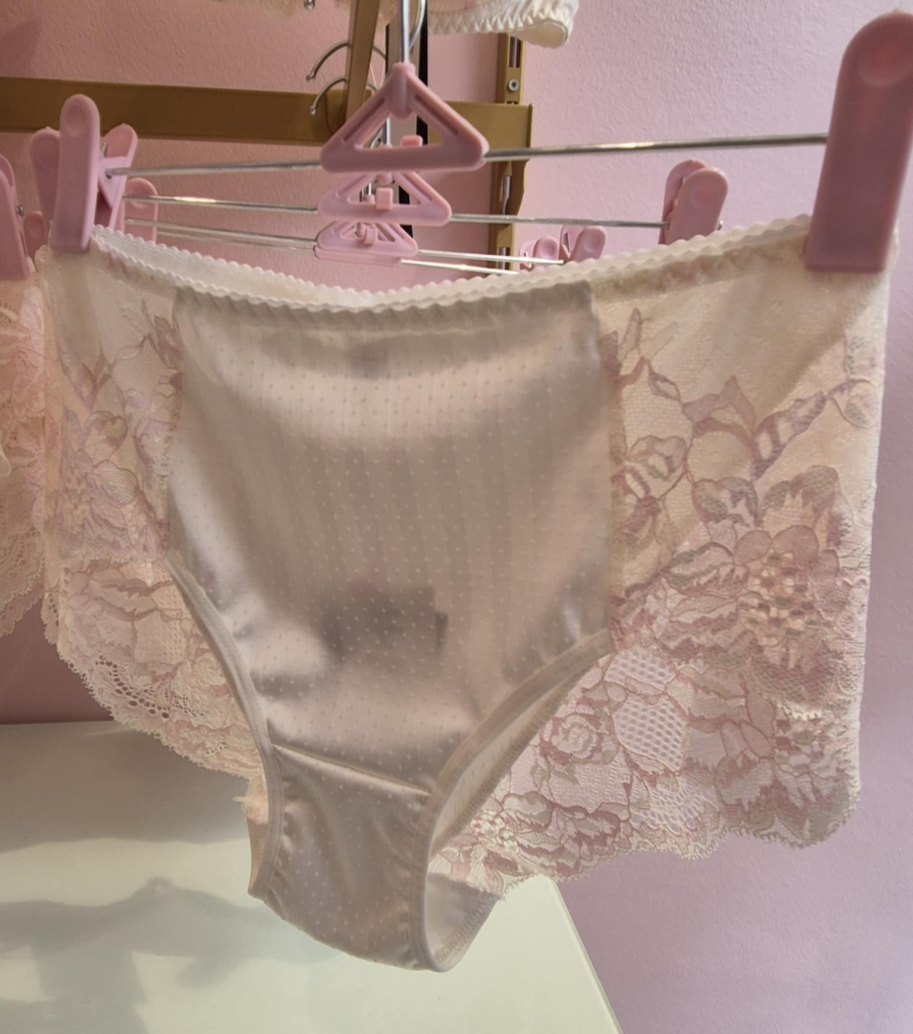 Culotte Nacre – Microfibre Écrue et Dentelle Rose Poudré