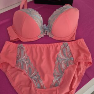 Box Mystère Lingerie Les Dessous d’Angélique, abonnement lingerie trimestriel à 34,90 € par mois avec un ensemble surprise tous les trois mois