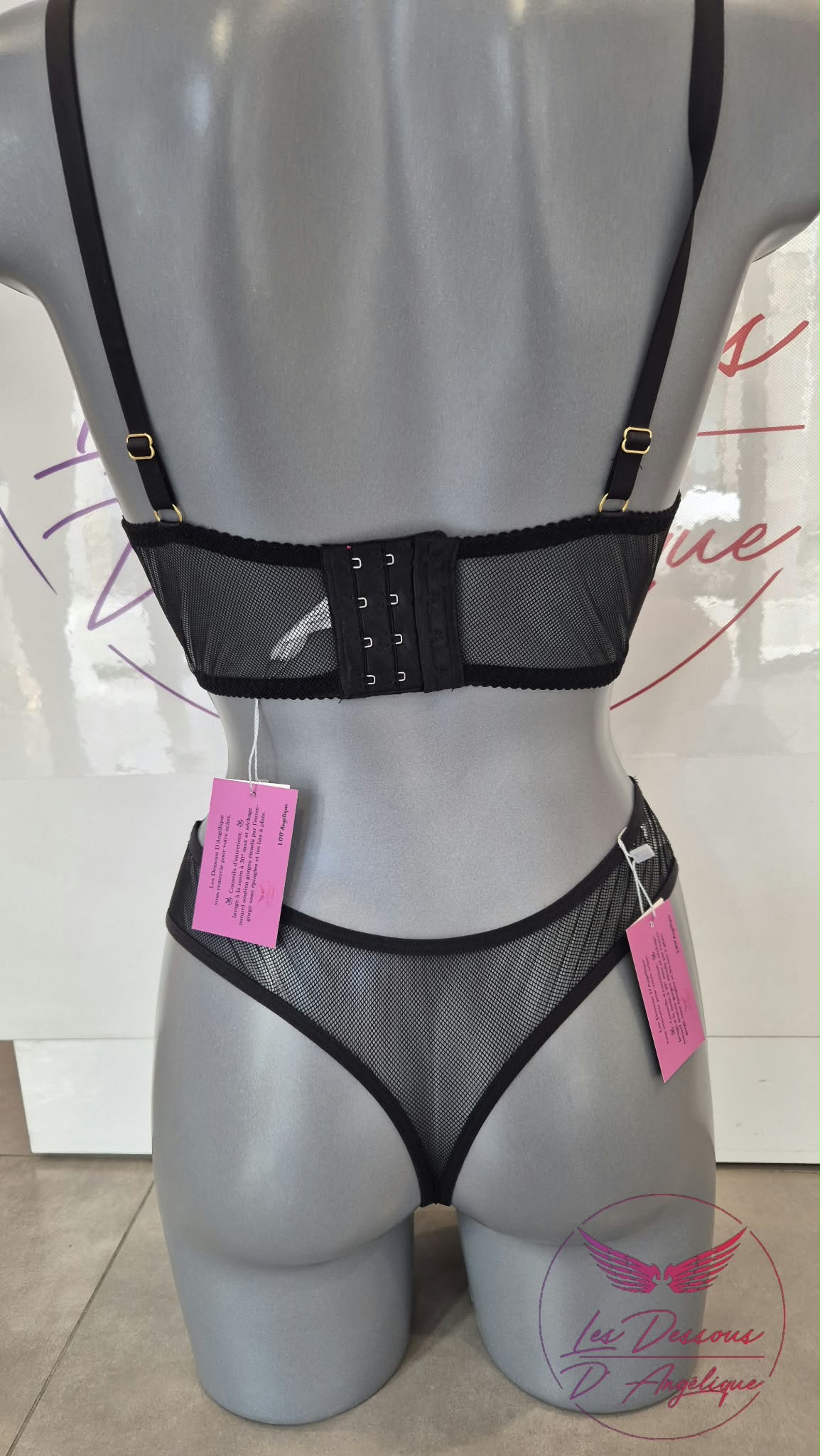 String Cornaline en dentelle orange et rose et résille noire