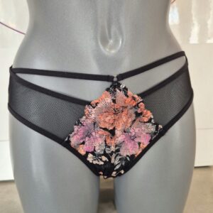 String Cornaline en dentelle orange et rose et résille noire