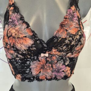 Bralette Cornaline triangle en dentelle orange et rose sur résille noire