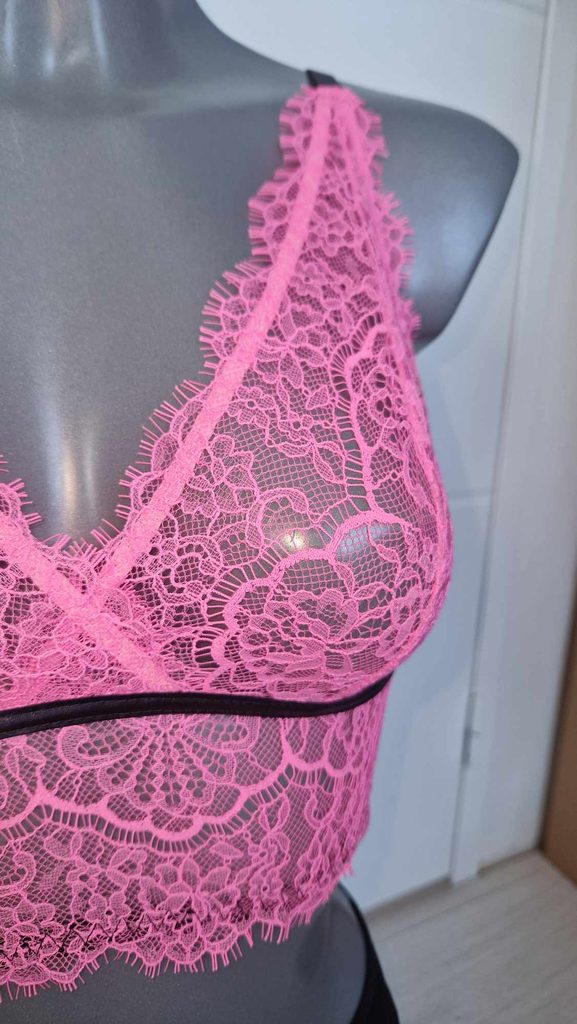 bralette lolita en dentelle rose et tulle noir