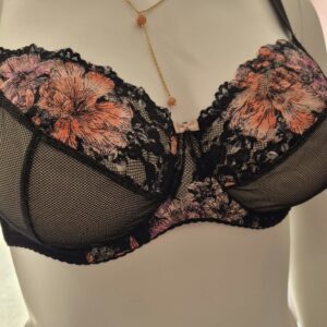 Soutien-gorge Maxi Soft + Cornaline emboîtant en résille noire et dentelle orange et rose