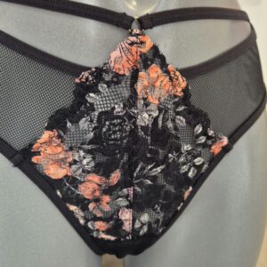 Slip Cornaline en dentelle orange et rose et résille noire